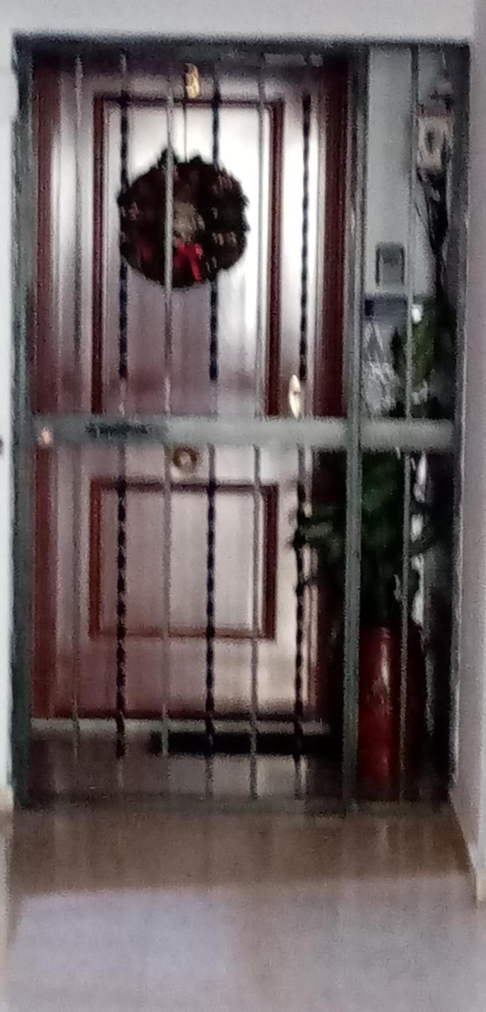Shared Accommodation A Room With A View Of The Garden Sevilla Eksteriør bilde